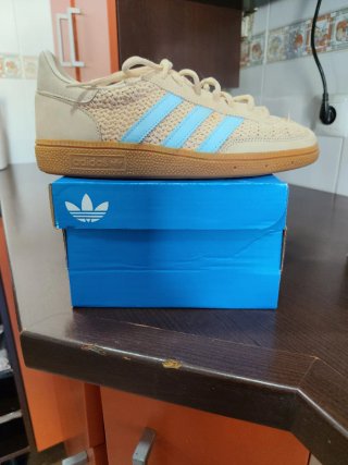 Zapatillas Adidas Beige y Azul