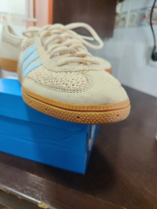 Zapatillas Adidas Beige y Azul