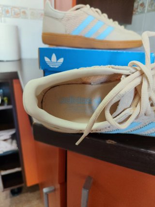 Zapatillas Adidas Beige y Azul