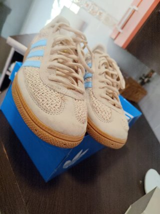 Zapatillas Adidas Beige y Azul