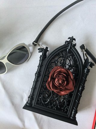 Bolso Gótico con Rosa 3D Negro y Rojo