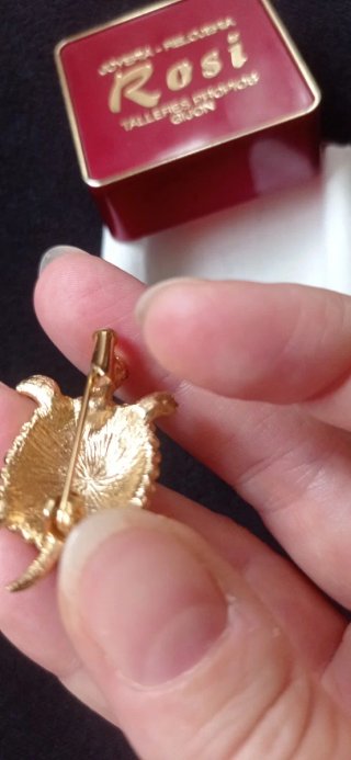 Broche Tortuga Esmaltado Rojo y Dorado