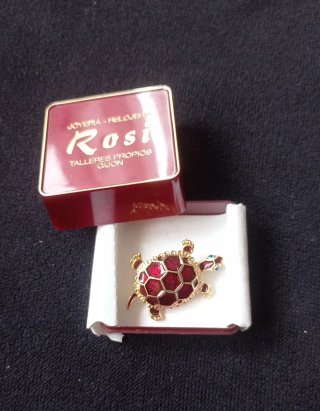 Broche Tortuga Esmaltado Rojo y Dorado