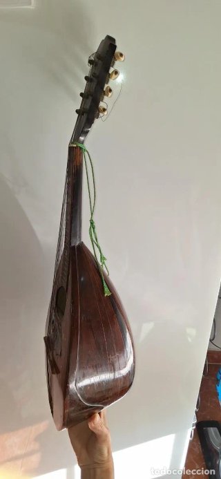 Mandolina con incrustaciones