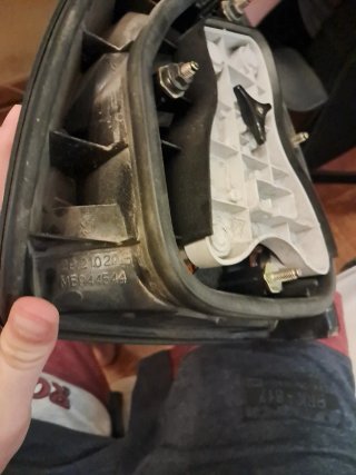 Foco Trasero Mitsubishi Carisma Derecho