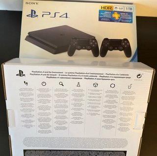 PS4 1TB 2 mandos con caja y accesorios originales.