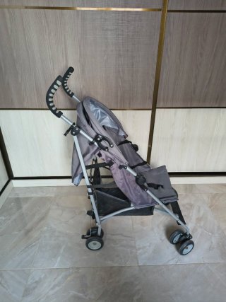 Silla de paseo plegable gris. Marca Asalvo