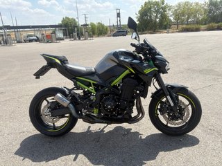 Kawasaki Z900 Negra y Verde