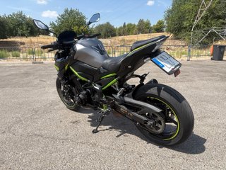 Kawasaki Z900 Negra y Verde
