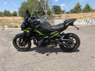 Kawasaki Z900 Negra y Verde