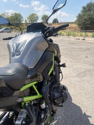 Kawasaki Z900 Negra y Verde