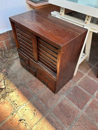 Mueble de salón madera oscura