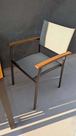 Conjunto mesa y 2 sillas exterior en aluminio