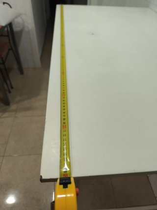 Mesa  blanca 1 metro alto