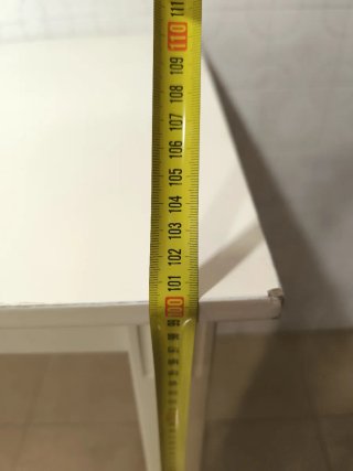 Mesa  blanca 1 metro alto