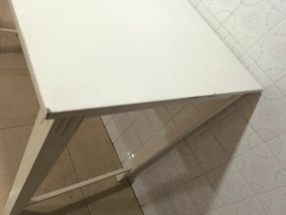 Mesa  blanca 1 metro alto