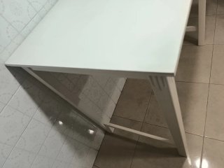 Mesa  blanca 1 metro alto