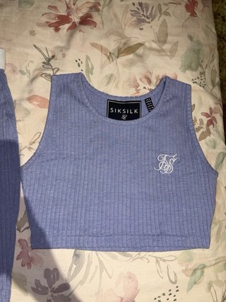 Conjunto SikSilk falda y top lila y blanco