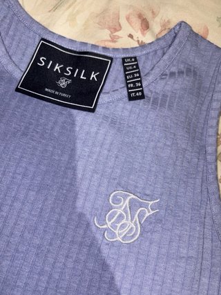 Conjunto SikSilk falda y top lila y blanco