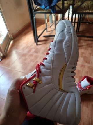 Zapatillas Jordan 12 Blancas Rojas Doradas Talla44