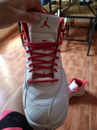 Zapatillas Jordan 12 Blancas Rojas Doradas Talla44