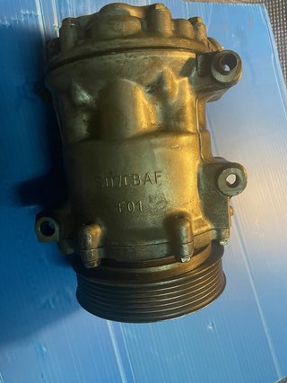 Compresor de aire acondicionado