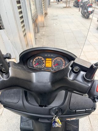 Suzuki Burgman 125 Maxi Scooter