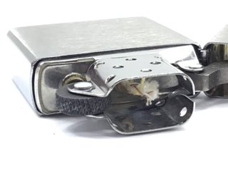 E699593-0 ENCENDEDOR ZIPPO DISEÑO LOGO DORADO Y PL
