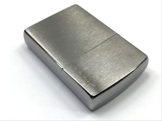 E699593-0 ENCENDEDOR ZIPPO DISEÑO LOGO DORADO Y PL