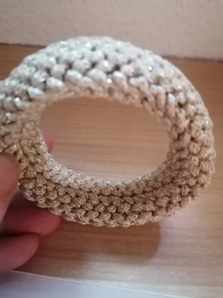 Pulsera crochet beige y dorado