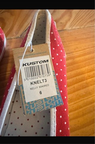 Sabrinas Kustom Vermelho Bolinhas Brancas