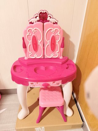 Tocador infantil rosa con espejo