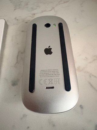 Lote Teclado QWERTY Internacional y Ratón Apple