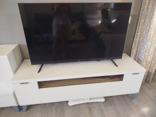 Mueble de salón modular blanco y azul