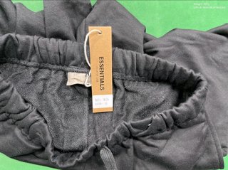 Pantalón corto negro Essentials