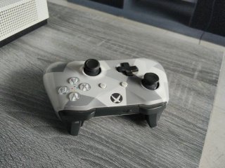 Xbox One S + 2 Mandos + Cascos