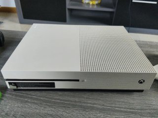 Xbox One S + 2 Mandos + Cascos