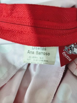 Traje de flamenca lunares rojo y verde
