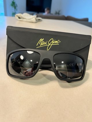 Gafas de sol Maui Jim negras y grises