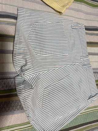 Shorts Stradivarius Rayas Amarillas y Blancas