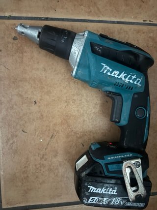Atornillador Makita DFS452 para Pladur y bateria