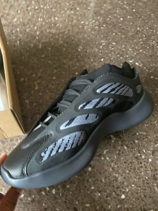 Adidas Yeezy 700
