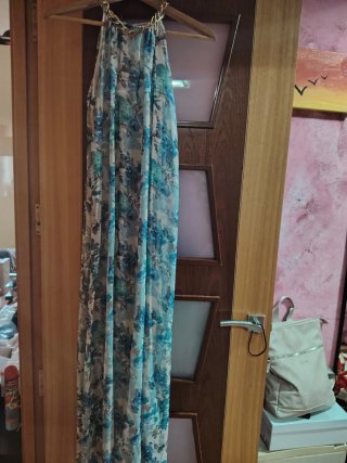 Vestido largo Sense con cadena dorada