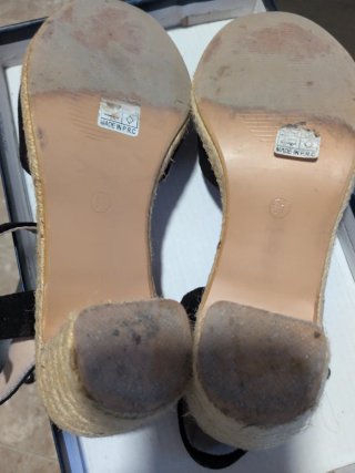 Sandalias tacón serraje negras