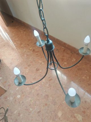 Lámpara colgante de metal negra