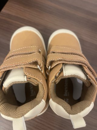 Botines niño marrones con velcro