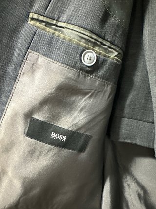 Traje Hugo Boss Gris con Pañuelo