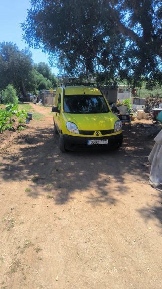 Renault Kangoo Amarilla