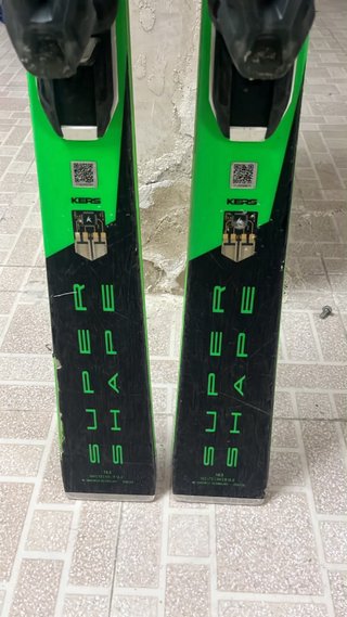 Esquís HEAD 163 CM  negros con detalles verdes