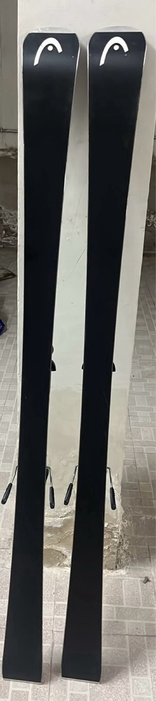 Esquís HEAD 163 CM  negros con detalles verdes